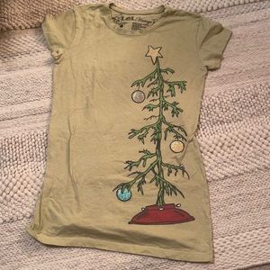 Vintage Style Christmas Tree T-Shirt. XL